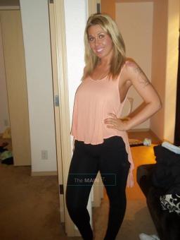 34DD blonde visiting, 23
