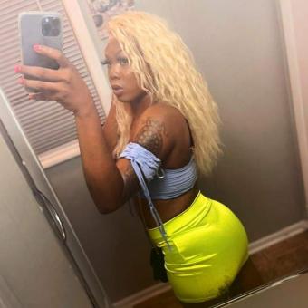 Hi guy I'm sexy ????T S Petite Princess ????im available now, 23