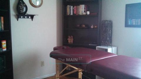 ALTERNATIVE PEACE THERAPY INCALL! male and female staff avail., 22