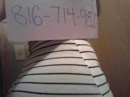 white girl wins best AZZ award 816-714, 29