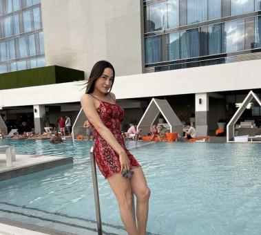 The best trans beauty in town, 32