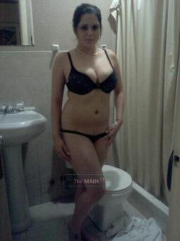 Gorgeous Brunette Babe, 27