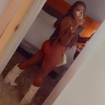 It’s the pretty Brown Brown, ?? driving him wild! ??, 24