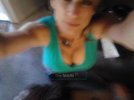 *+I aM a MuSt SeE+* ThE tOtAl PaCkAgE + +* **(36x24x36). **AVAILABLE NOW**, 31