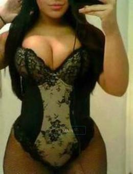 Brand New This is a Once in a Lifetime Chance. New Girl Working, 23