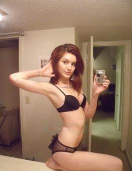 xoxoxo - BRUNNETTE HOTTIE! With a smokin hot body!!! All American babe - xoxoxo, 19