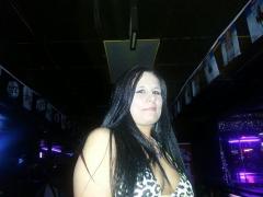 28 yr old white gurl! who will rock ur world!