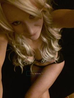 New Look, New Pics! Louisvilles Fave Blonde, 27