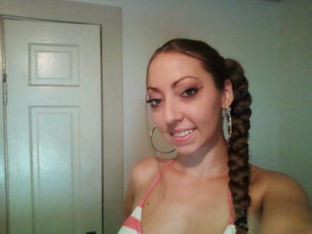 Top Notch Model ** Midwest Snow Bunny ** Green eyes ** Long SEXY legs, 24