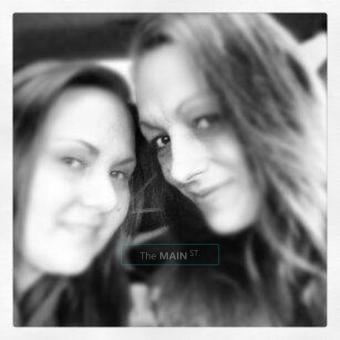 â˜…â˜…â˜…â˜…â˜…â˜…â˜…â˜…â˜… â˜…â˜…â˜…â˜… 2 Beautiful Brunette BOMBSHELLS with Great Attitudes WAITIN, 34