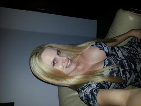 ******* SeXy BlOnDe BaRbIe DoLL At YoUr SeRvICe *********, 23