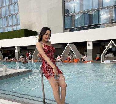 The best trans beauty in town, 32