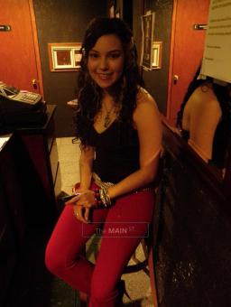 Refreshing Cool Encontour with A Latina, 25