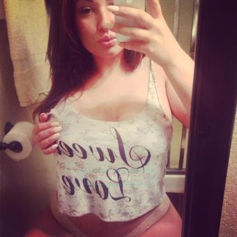 Hot Italian vixen in & outcall specials highly reviewed !, 22