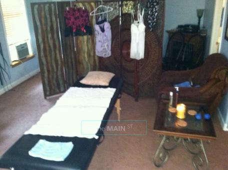 * * * Looking For A Relaxing Peaceful Erotic Body Rub* * Then Read! Mon-Fri 12pm-7pm Specials!
