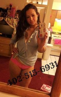 >>>Tan Pretty Face Curvy Girl-Long Wavy Hair- Brunette, 26
