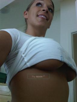 mmm DrEaMy .. petite, sexy AVAILABLE now or later!! 100 bOnEs SPECIAL, 25