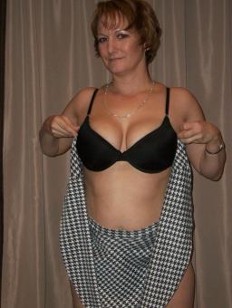 40 year old lady will give a excellent body rub., 40