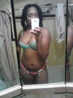 Look Here! est n Ebony n burgh, 24