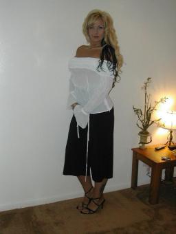 classy mature beautiful woman available for massage 267-231-1313 call for appointment