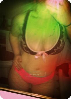 This lady loves to rub! dont miss this miss., 26
