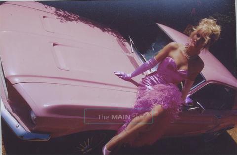 MARYLIN MONROE lookalike seeks arrangement with one gentleman, 30