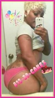 SExY az H3LL+ CaRaMeL SkiN+ UnDeniaBle BeAuTy+ TaTTed wita CuTe B0oTy= **CAkES, 26