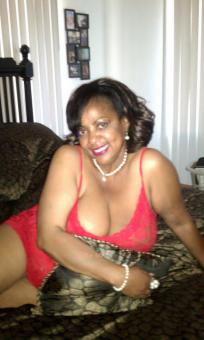 Black Beautiful N Ready To Rub You Down, 40