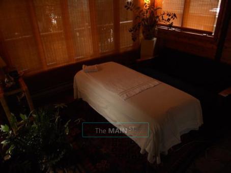 Elegant Ladies With Charm! Massage