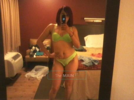 [[Exotic hottie with a body, waiting just for you]], 24