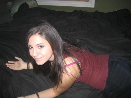 21.f. Girl next door but can be quite adventurous mmm ;), 21