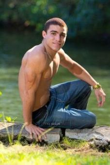 Ronny Strong Muscular Top ----- Ronny Latino muscular hombre top, 22