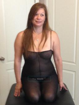 Mature woman giving Body Rubs 150, 45