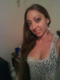 Top Notch Model ** Midwest Snow Bunny ** Green eyes ** Long SEXY legs, 24