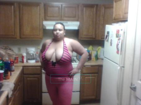 Sexy Busty Kandi for the mature men call me Im avalable!!!, 29
