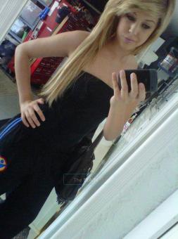 [Affectionate â˜‘] [Independent â˜‘] [Gorgeous â˜‘]