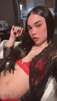 Latina Puerto Rican transexual, 24