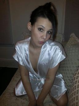 Beautiful brunette, 20