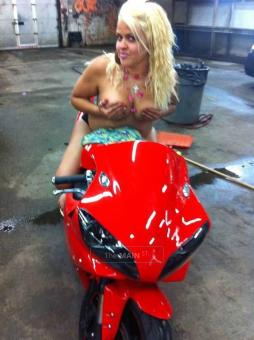 Hey baby come and check me out... I am ready to party..., 21